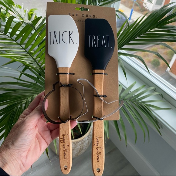 New RAE DUNN Halloween Baking Set - Picture 1 of 5